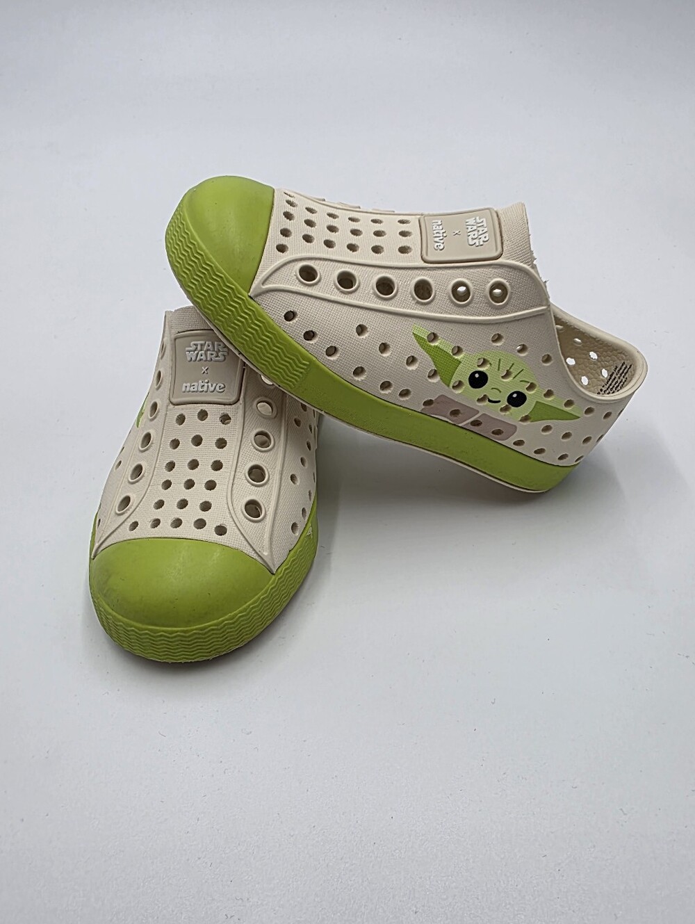 Native x Star Wars toddler Grogu water shoes size 7